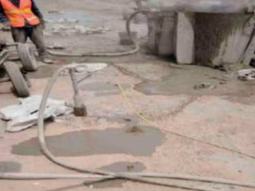 察哈尔右翼中水泥混凝土路面板底注浆技术 路面脱空注浆整治方案