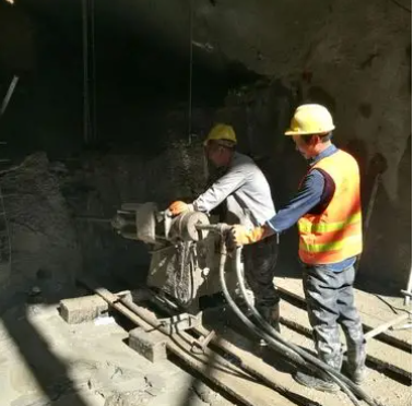 察哈尔右翼中水下抗分散灌浆料特点 水下不分散注浆料介绍