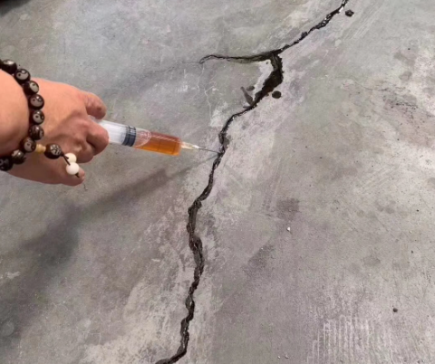 察哈尔右翼中混凝土裂缝修补技术详解​